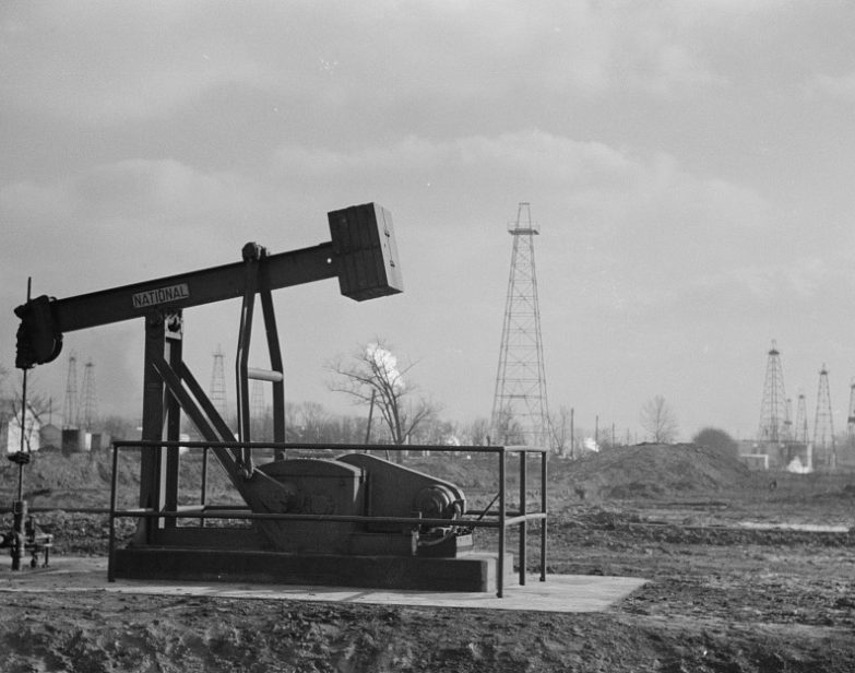 Campo de petróleo no condado de Marion, Illinois (1940). Arthur Rothstein / Biblioteca do Congresso dos EUA