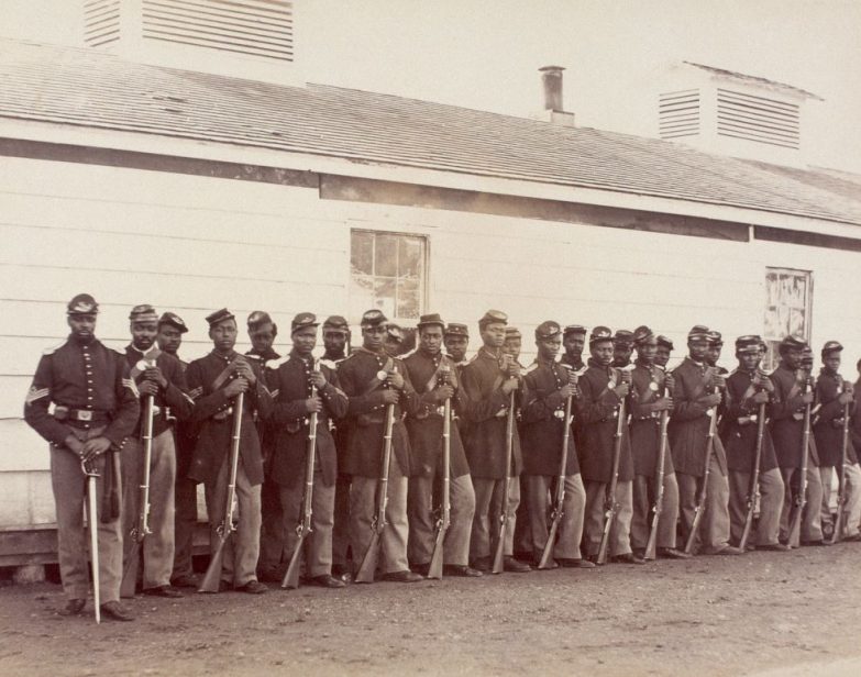 Em Reconstrução negra na América, W. E. B. Du Bois afirma que as pessoas escravizadas se libertaram durante a Guerra Civil através de uma extensa e prolongada greve geral. (Corbis / Getty Images)