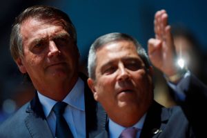 Jair Bolsonaro e o general Braga Netto. Foto de Adriano Machado / Reuters.