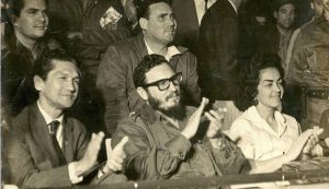 Imagem dos anos 60 mostra Francisco Julião, Fidel Castro e Alexina Crêspo. Reprodução no acervo do Globo.