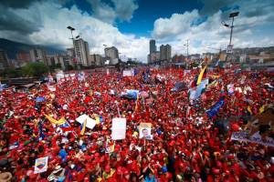 A vitória de Maduro sacramenta a continuidade da nova institucionalidade criada pela Revolução e o protagonismo de sua base popular em um momento em que as dificuldades econômicas impostas pelo bloqueio começam a ser superadas. (Reprodução IELA)