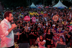 A decisão de fazer um pronunciamento e de convocar um Ato contra o bolsonarismo na Praça Roosevelt foi um giro lúcido diante da ameaça Marçal. Foto de Leandro Paiva