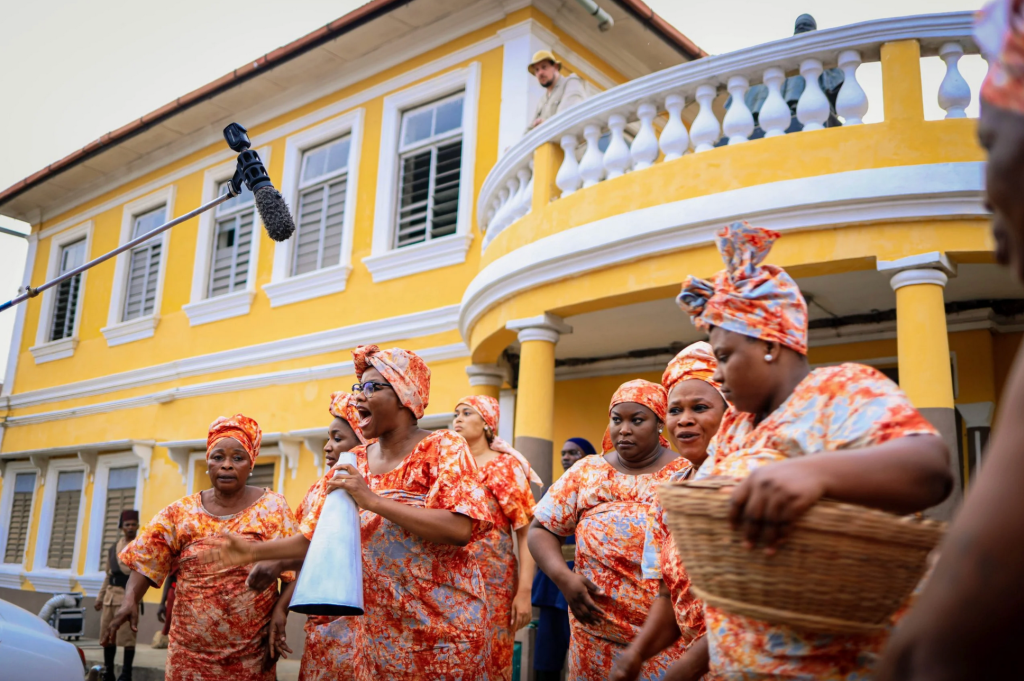 (Nos bastidores de Funmilayo Ransome-Kuti. Imagem de Bolanle Austen-Peters Production 2024)