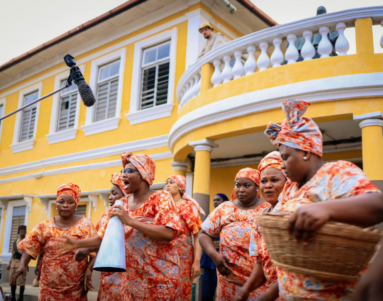 (Nos bastidores de Funmilayo Ransome-Kuti. Imagem de Bolanle Austen-Peters Production 2024)