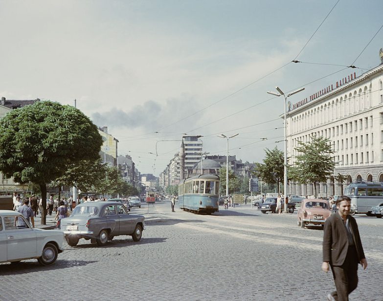 Rua G. Dimitrov em Sófia, Bulgária, agosto de 1965. Fotos de arquivo / Getty