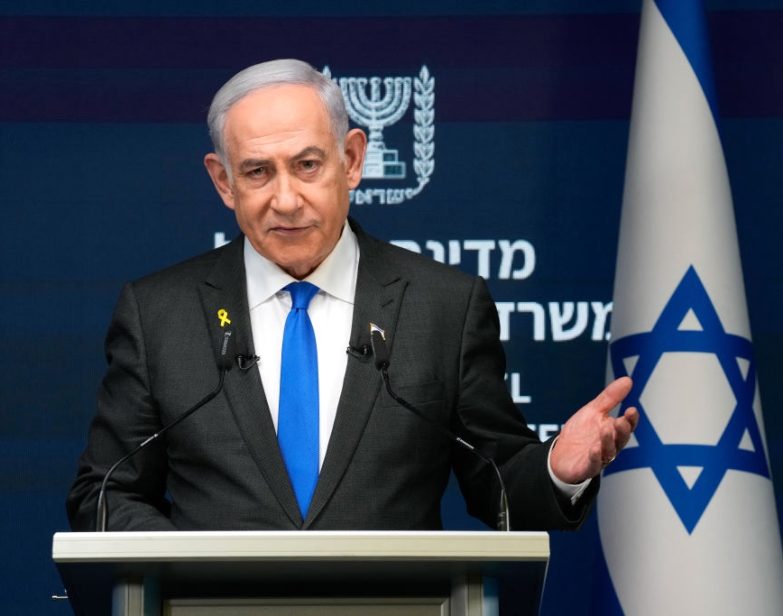 Benjamin Netanyahu falando durante uma entrevista coletiva em Jerusalém em 2 de setembro de 2024. (Ohad Zwigenberg / AFP via Getty Images)