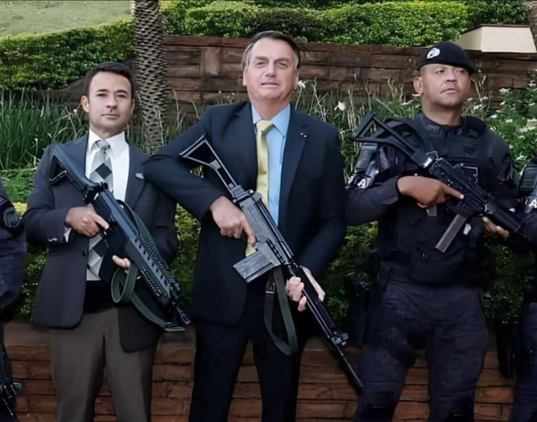 Coronel da reserva Mello Araújo durante encontro com Jair Bolsonaro. Imagem de reprodução / redes sociais.