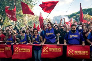 Trabalhadores da GKN podem inspirar a luta contra a crise climática. (Foto de Getty Images)