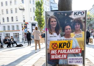 Um cartaz de campanha eleitoral para o Partido Comunista da Áustria em Viena em 20 de setembro de 2024 (Joe Klamar / AFP via Getty Images)