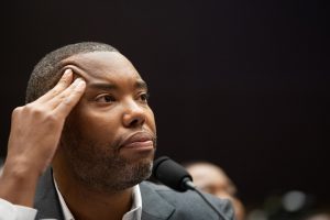 Ta-Nehisi Coates, que conquistou um número considerável de seguidores na esfera pública liberal escrevendo sobre racismo, é, em muitos aspectos, o candidato perfeito para ajudar a forçar uma mudança no pensamento sobre a Palestina. (Cheriss May / NurPhoto via Getty Images)