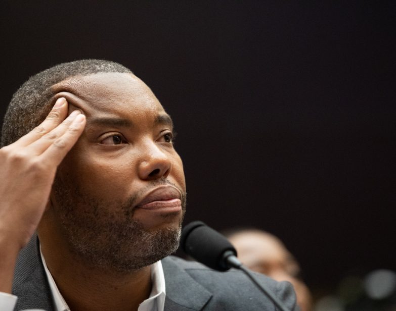 Ta-Nehisi Coates, que conquistou um número considerável de seguidores na esfera pública liberal escrevendo sobre racismo, é, em muitos aspectos, o candidato perfeito para ajudar a forçar uma mudança no pensamento sobre a Palestina. (Cheriss May / NurPhoto via Getty Images)