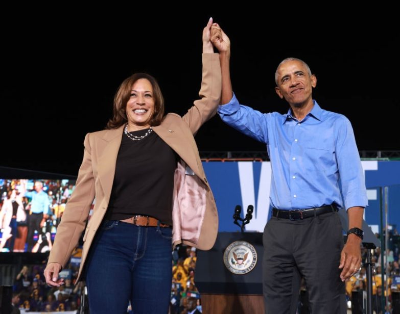 Kamala Harris em campanha com o ex-presidente Barack Obama em 24 de outubro de 2024, em Clarkston, Geórgia. (Joe Raedle / Getty Images)